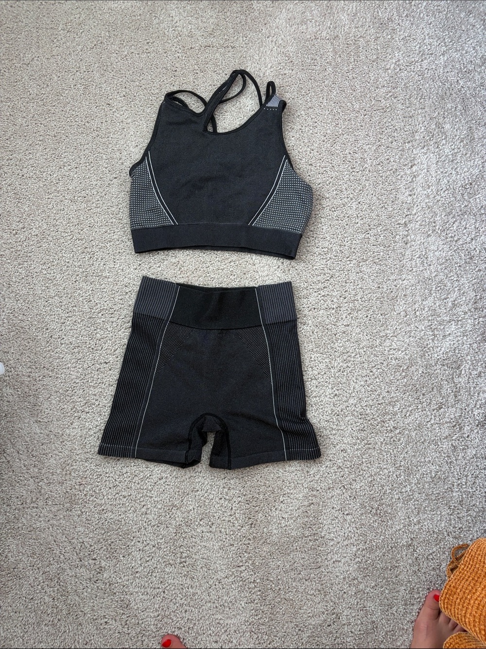 Women’s Black Seamless Sports Bra & High-Waist Shorts Set - Black